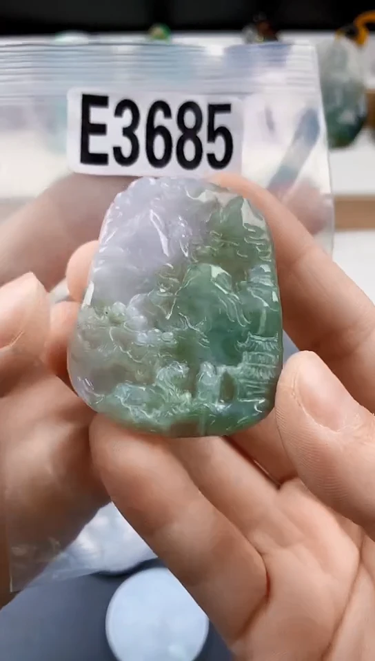 颈饰未镶嵌翡翠天然翡翠吊坠挂件