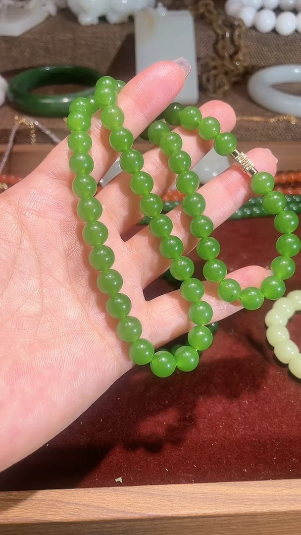 颈饰未镶嵌和田玉苹果绿项链