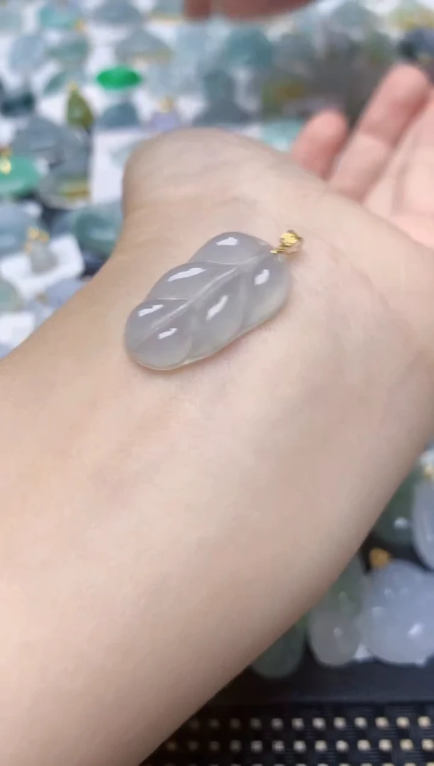 翡翠18K金镶嵌颈饰天然缅甸A货翡翠