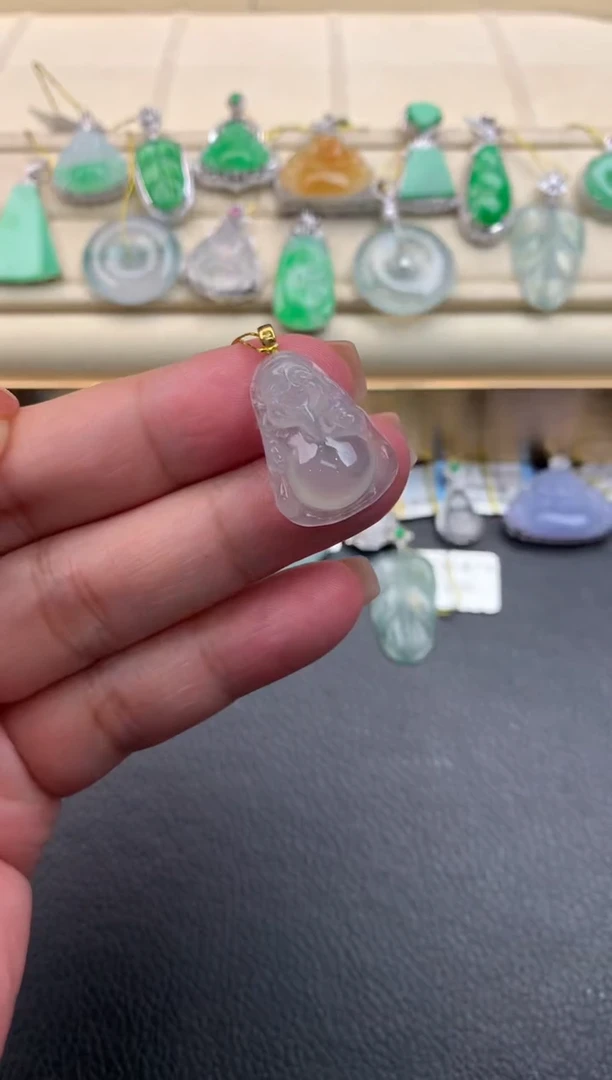翡翠18K金镶嵌颈饰F533