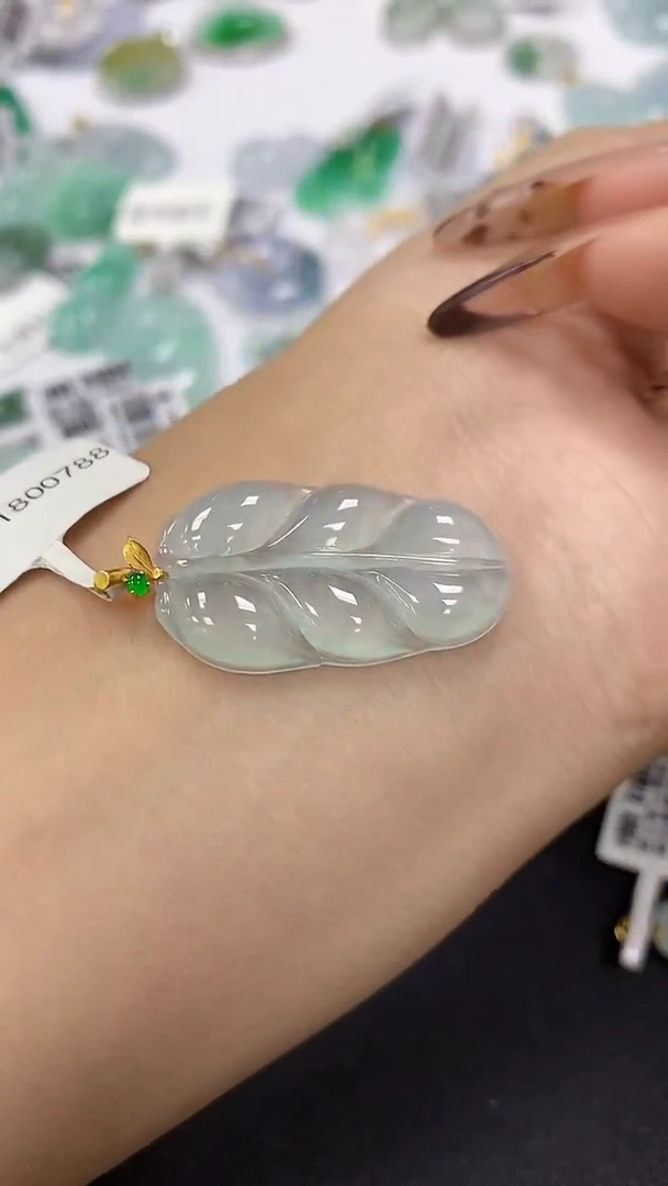 颈饰18K金镶嵌翡翠a货假一赔三支持复检百元上9元证书费自理