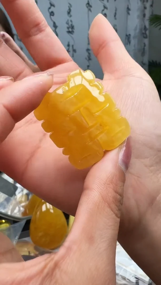 【闪购商品】琥珀裸石未镶嵌挂坠