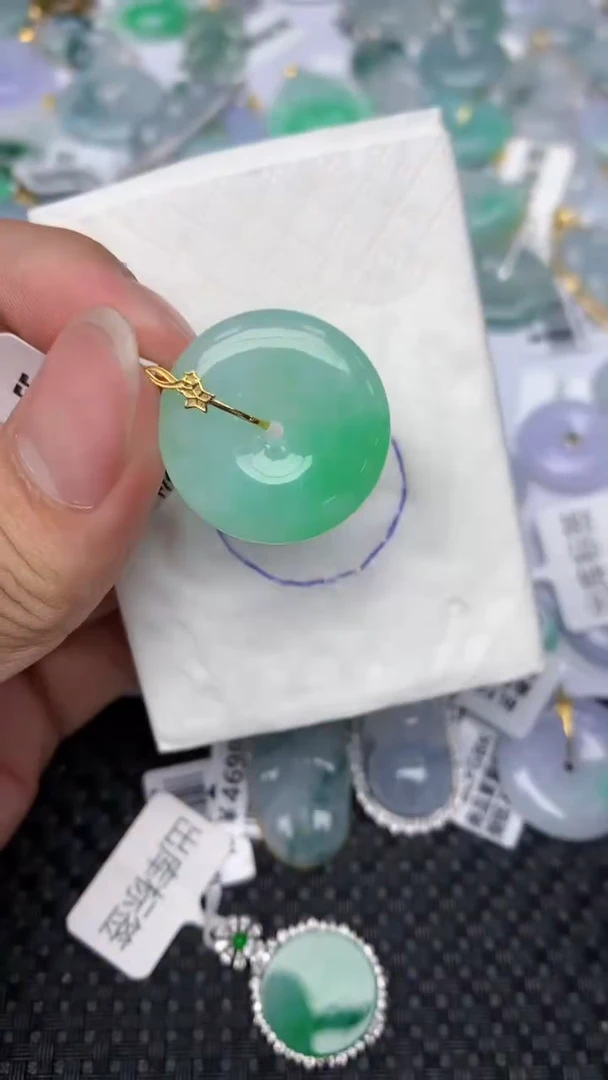 翡翠18K金镶嵌颈饰天然翡翠a货