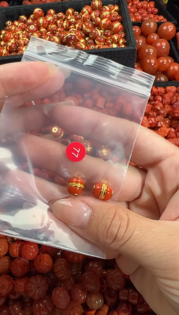 南红玛瑙未镶嵌颈饰1