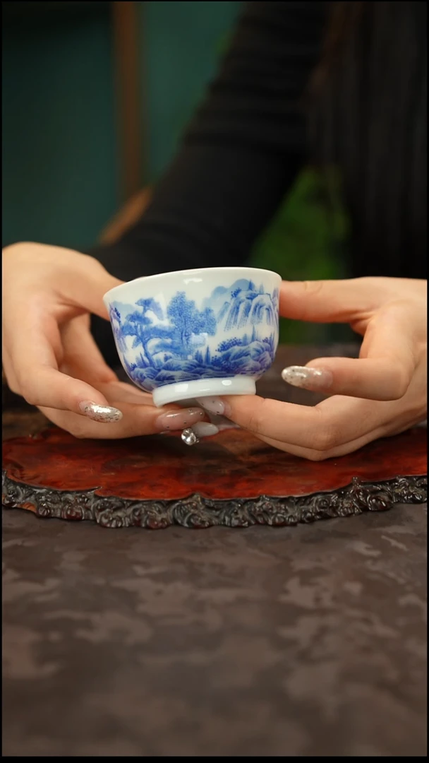 青花手绘山水主人杯
