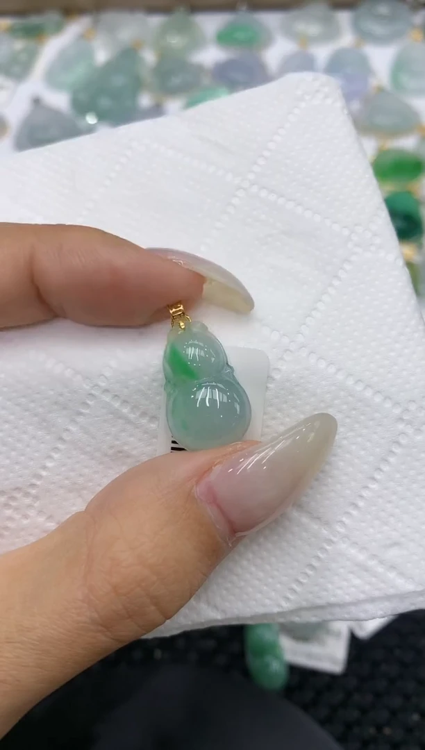 颈饰18K金镶嵌翡翠111111111111