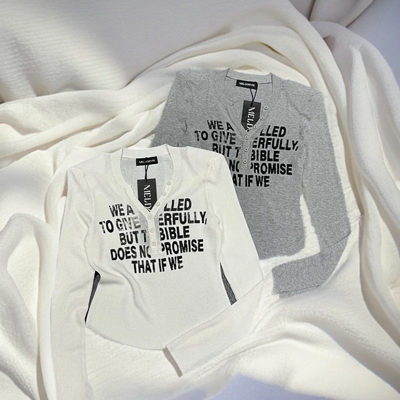 【专属粉丝团福利】极度空间【流行元素】V字领字母图案弹力舒适打底