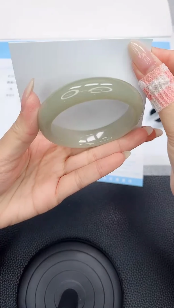 石英质玉手镯未镶嵌45-54.6