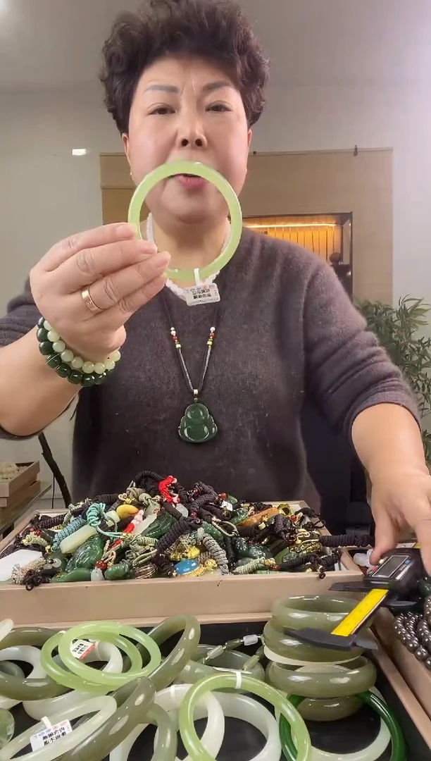 颈饰未镶嵌和田玉多样性拍一发一 圈口62  0109