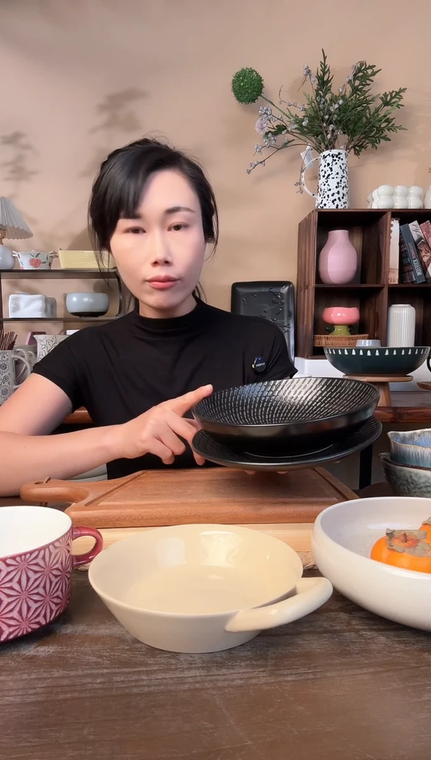 8英寸浮雕黑碗盘微瑕