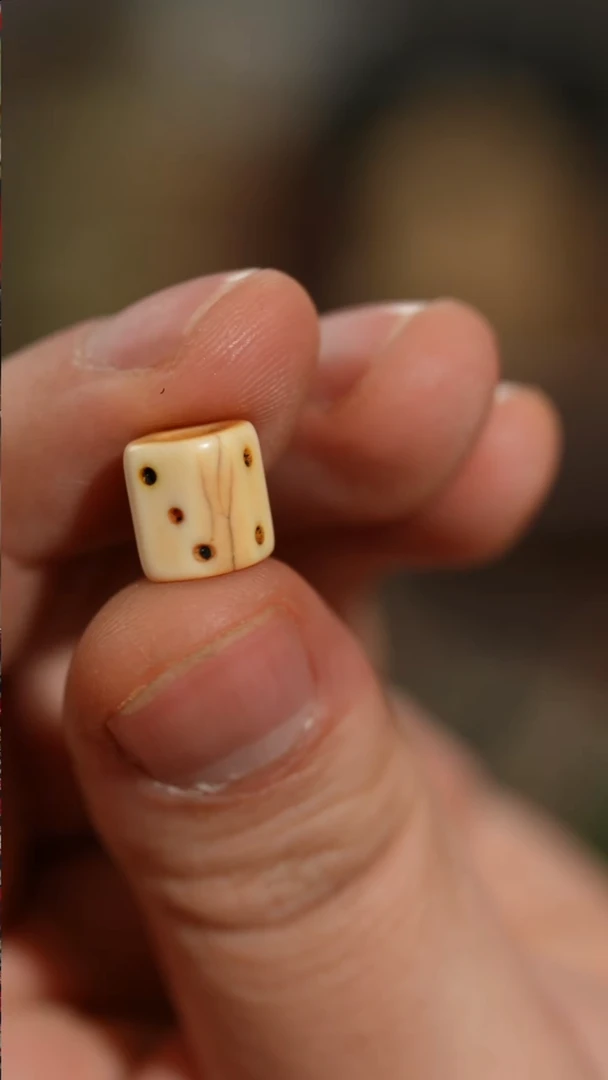 把件柏香籽/百香籽9.6mm白檀木骰子