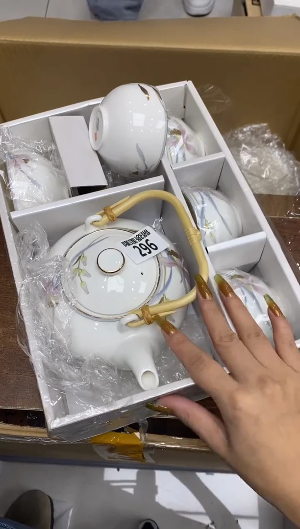 瓷片欣*合隆莲瓷器欢迎大家