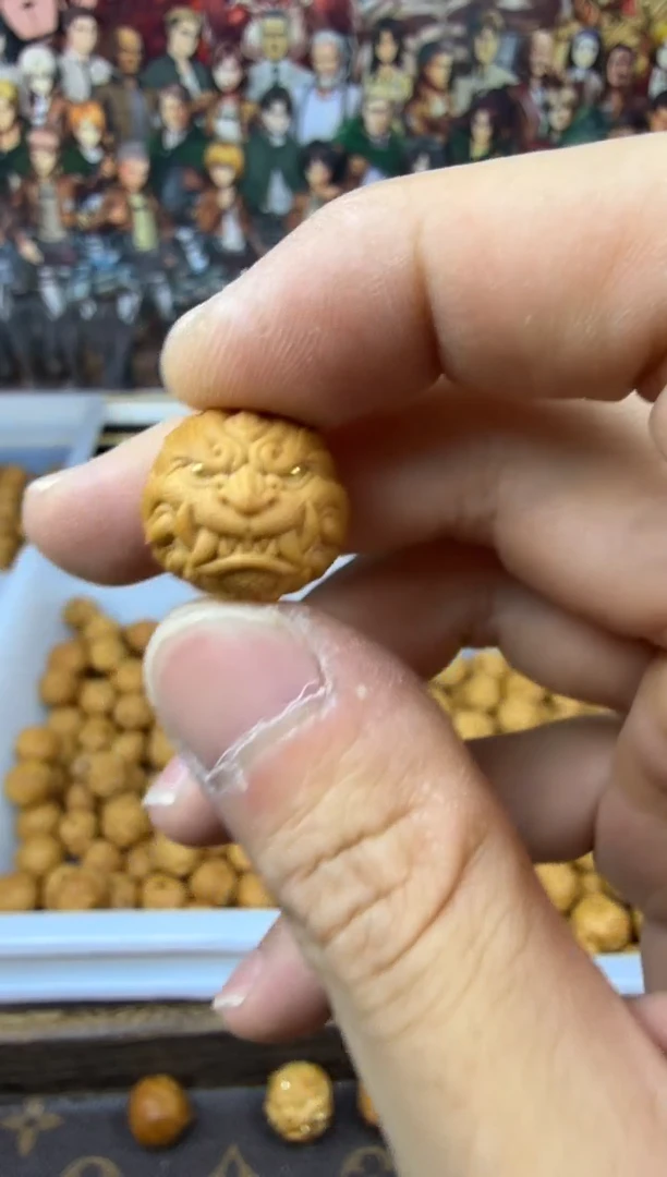 猴头核桃吊坠吞金兽 镶眼