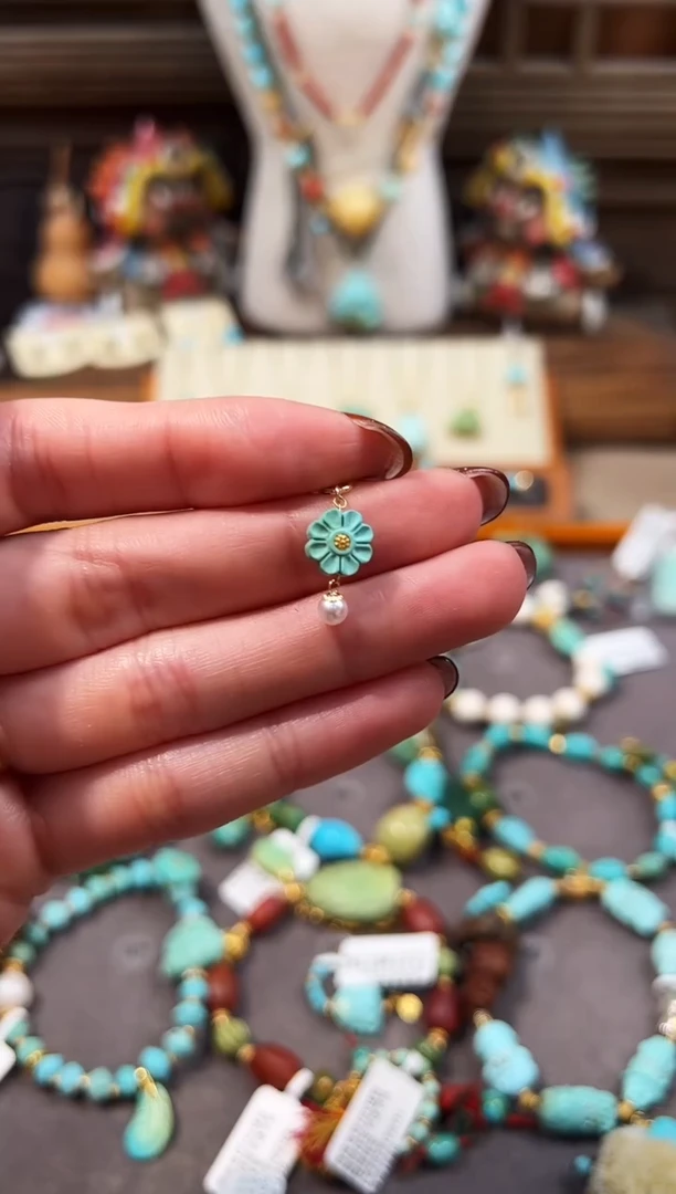 18K金镶嵌绿松石提溜小雏菊