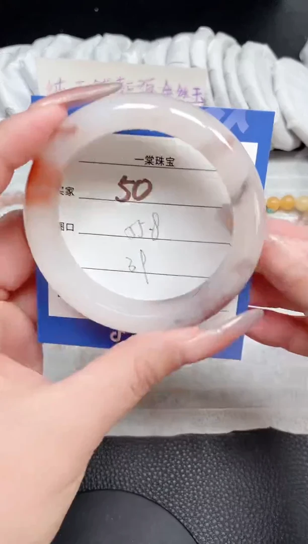 【闪购商品】石英质玉手镯未镶嵌50