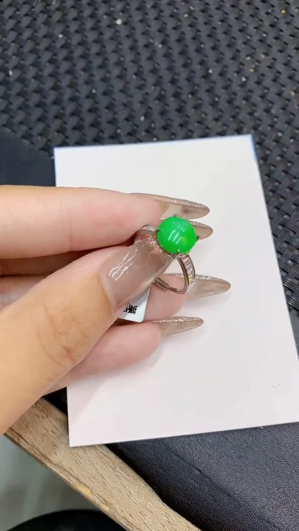颈饰未镶嵌翡翠1