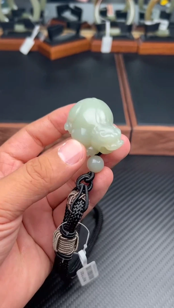 未镶嵌和田玉把件且末微色差近矿J貔貅