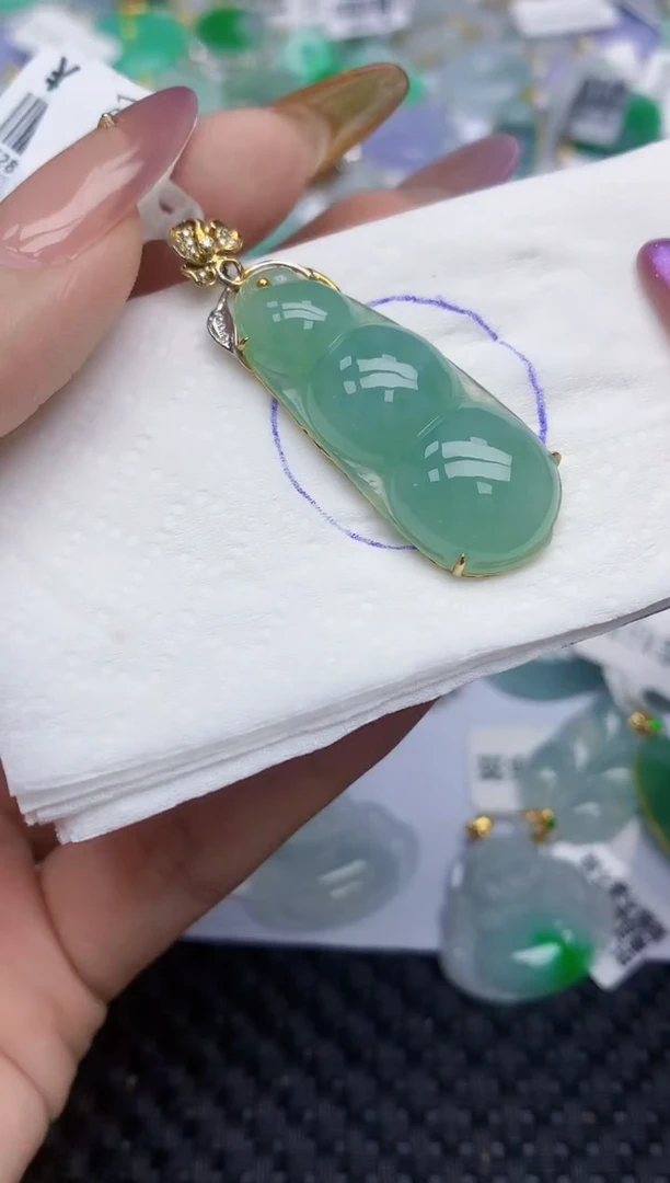 翡翠18K金镶嵌颈饰366   天然翡翠A货  百元以上9米证书费自理