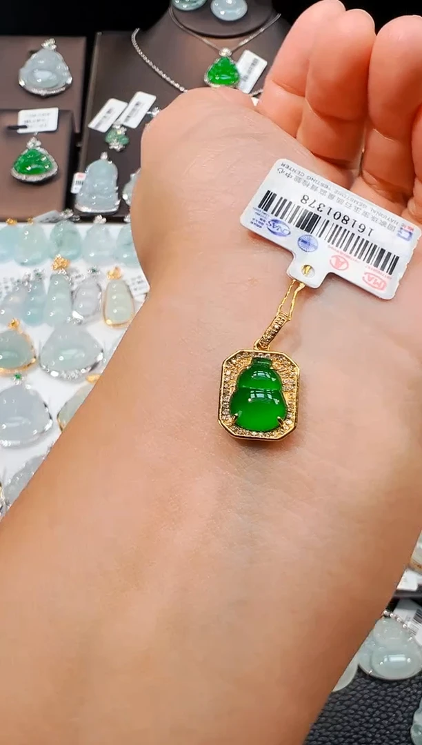 吊坠(不含链)18K金镶嵌翡翠葫芦吊坠