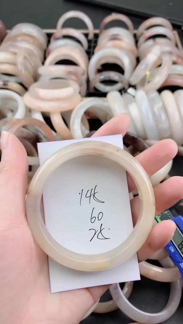 未镶嵌手镯石英质玉（金丝玉）145