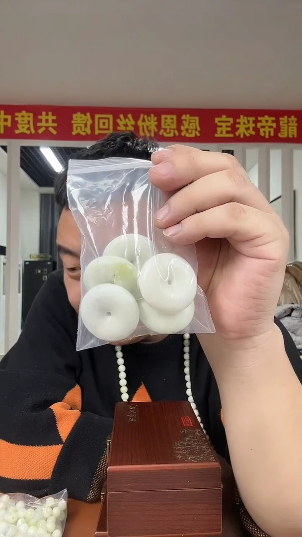 未镶嵌颈饰蓝田玉（蛇纹石化大理石玉）多样性发货一件坏的