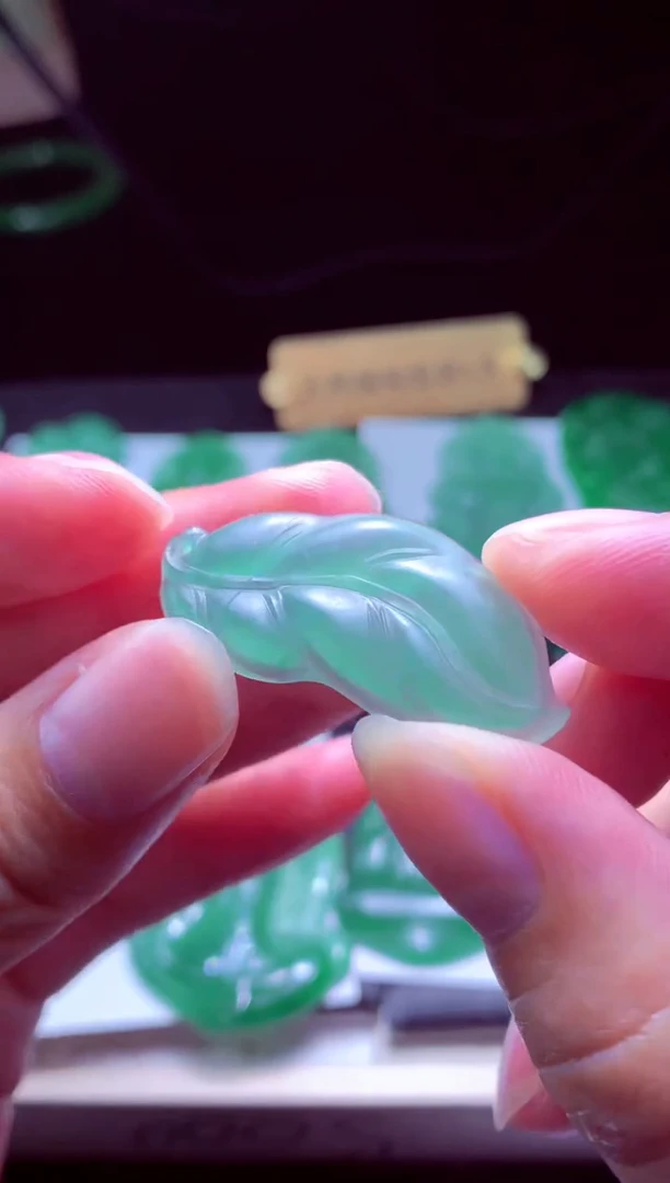 未镶嵌定制翡翠萱**姥天然缅甸翡翠A货毛货吊坠