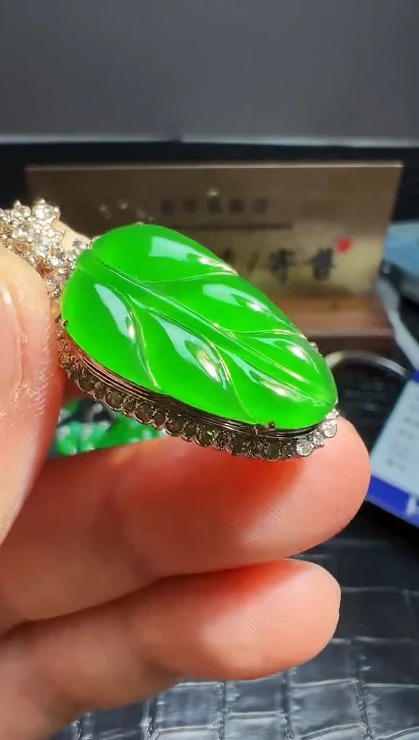 【闪购商品】翡翠颈饰18K金镶嵌翡翠回流