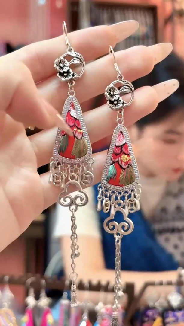 织绣云织瑶老绣饰品370
