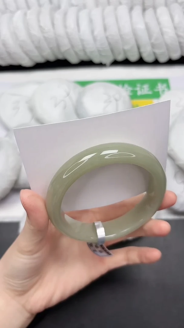 未镶嵌手镯石英质玉204-64.3DK
