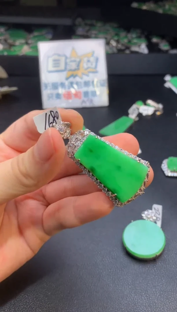 翡翠银S925镶嵌颈饰翡翠