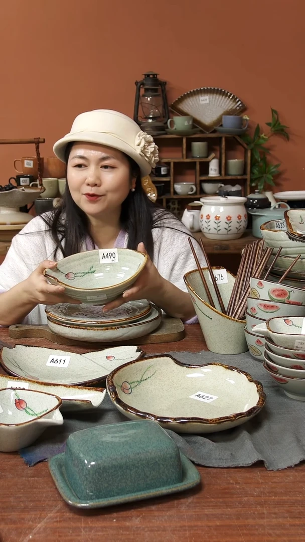 陶瓷A490 一只陶瓷荷花小元宝碗可能微瑕