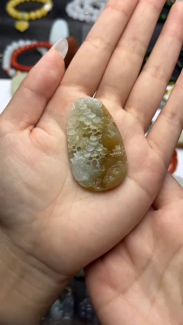 颈饰未镶嵌和田玉山水牌
