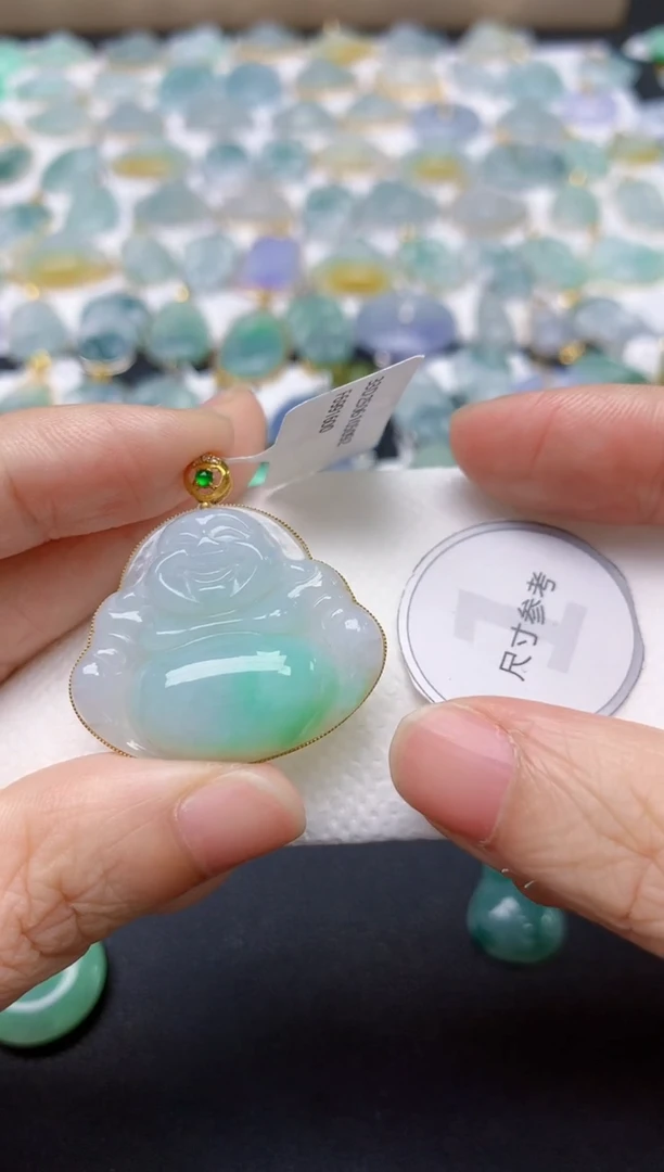 翡翠18K金镶嵌颈饰天然缅甸A货翡翠