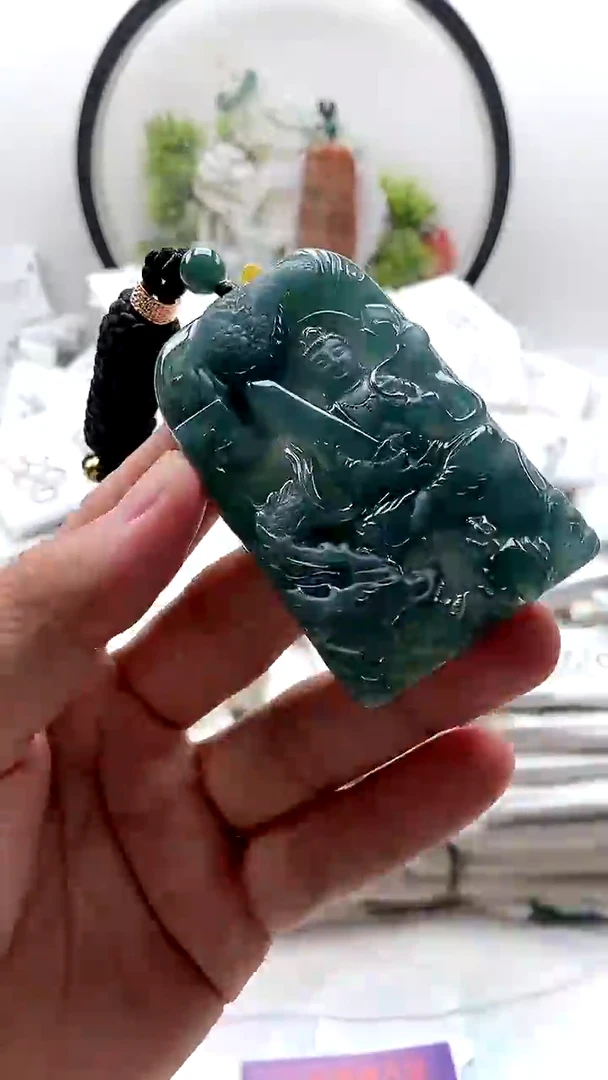 颈饰未镶嵌翡翠虚空藏