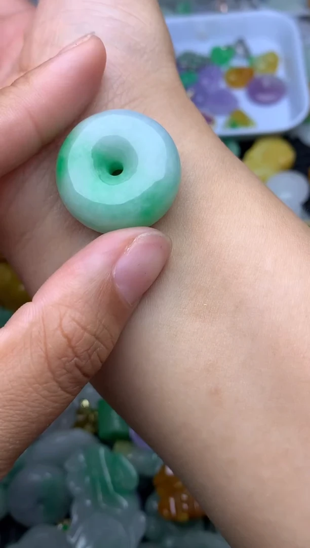 颈饰未镶嵌翡翠天然缅甸翡翠吊坠