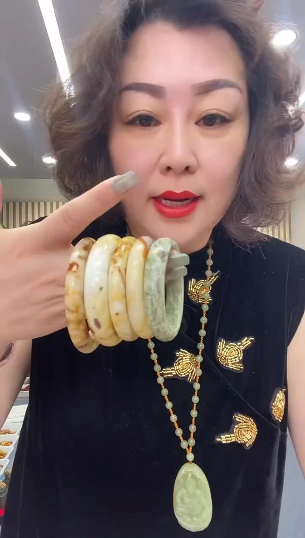 未镶嵌蛇纹石玉手镯不挑圈口不退不换多样式发货随机发一