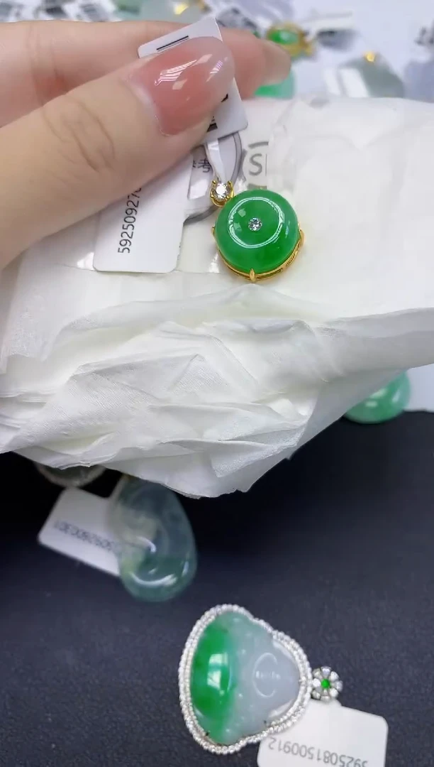 颈饰未镶嵌翡翠天然缅甸翡翠A货多样性发一件
