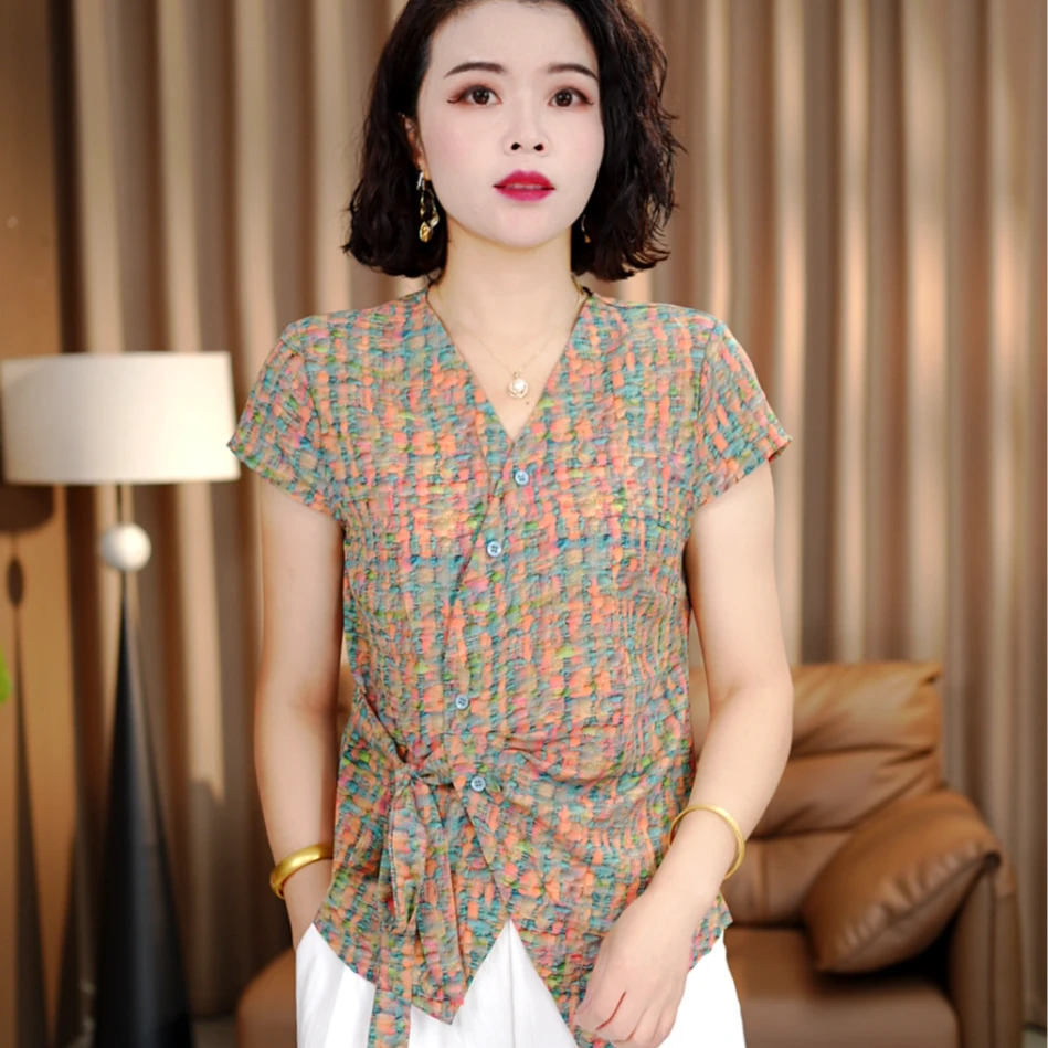 2025夏季时尚洋气中老年女装大气新款简约V领彩虹色系带短袖