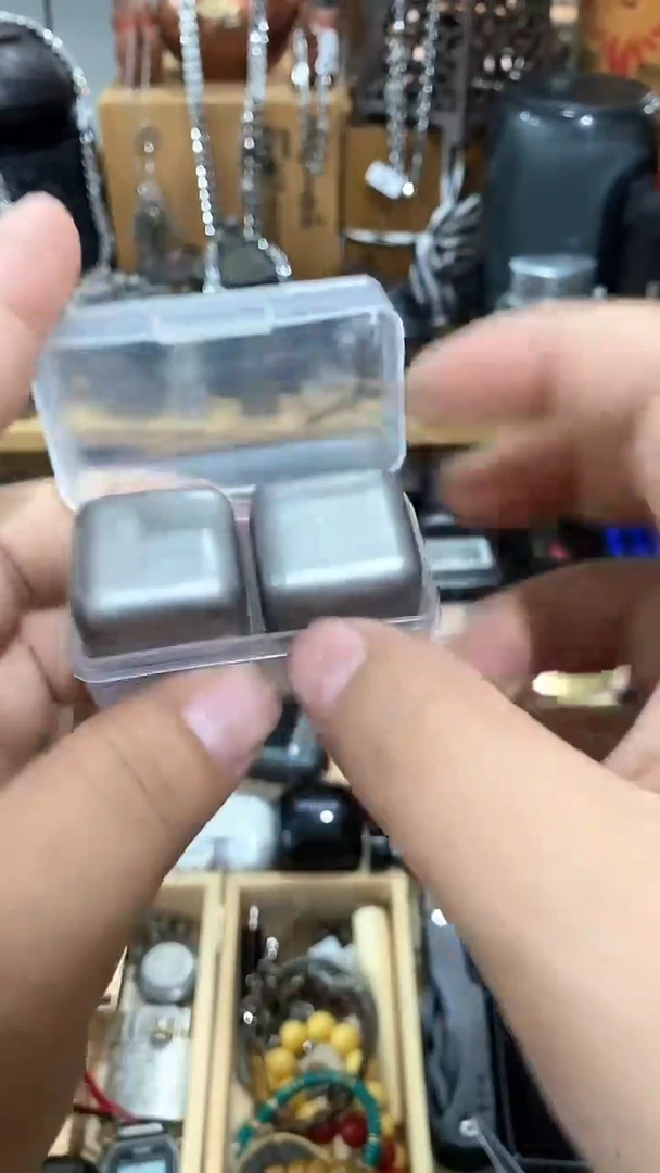 瓷片闪购商品  如图所示