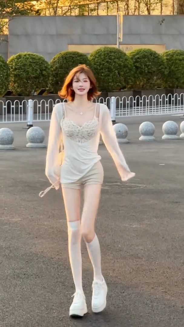 2025夏季新款时尚打底罩衫气质显瘦休闲百搭性感吊带辣妹洋气短裤