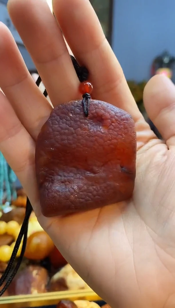 未镶嵌颈饰琥珀吊坠