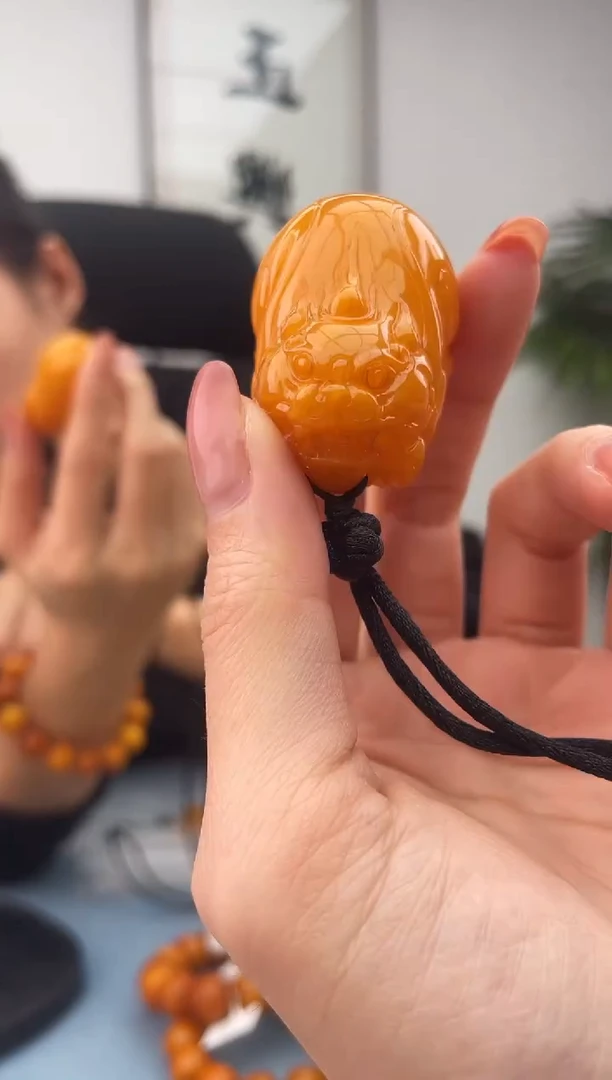 【闪购商品】蜜蜡珠宝奇石未镶嵌微瑕假一罚十，配绳018