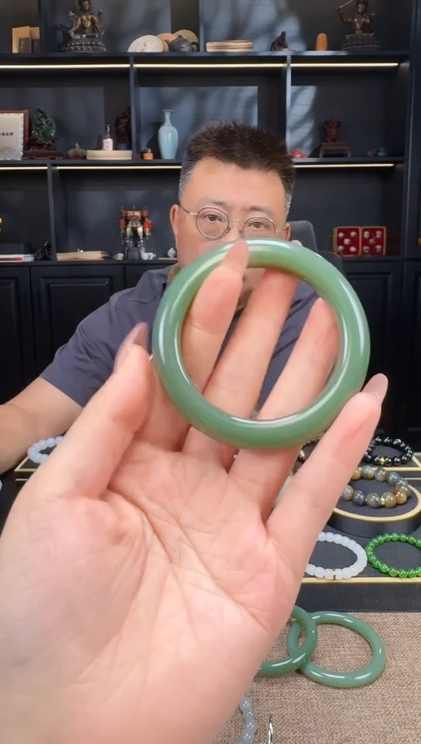 颈饰未镶嵌和田玉粉青手镯54mm