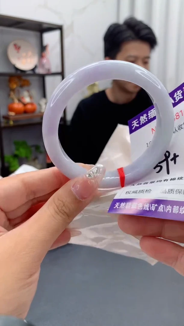 未镶嵌手镯翡翠有纹，完美者勿拍