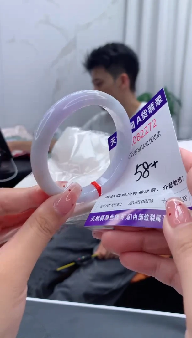 未镶嵌手镯翡翠有纹，完美者勿拍