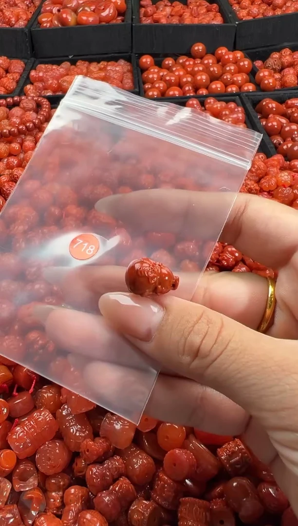 颈饰未镶嵌南红玛瑙1