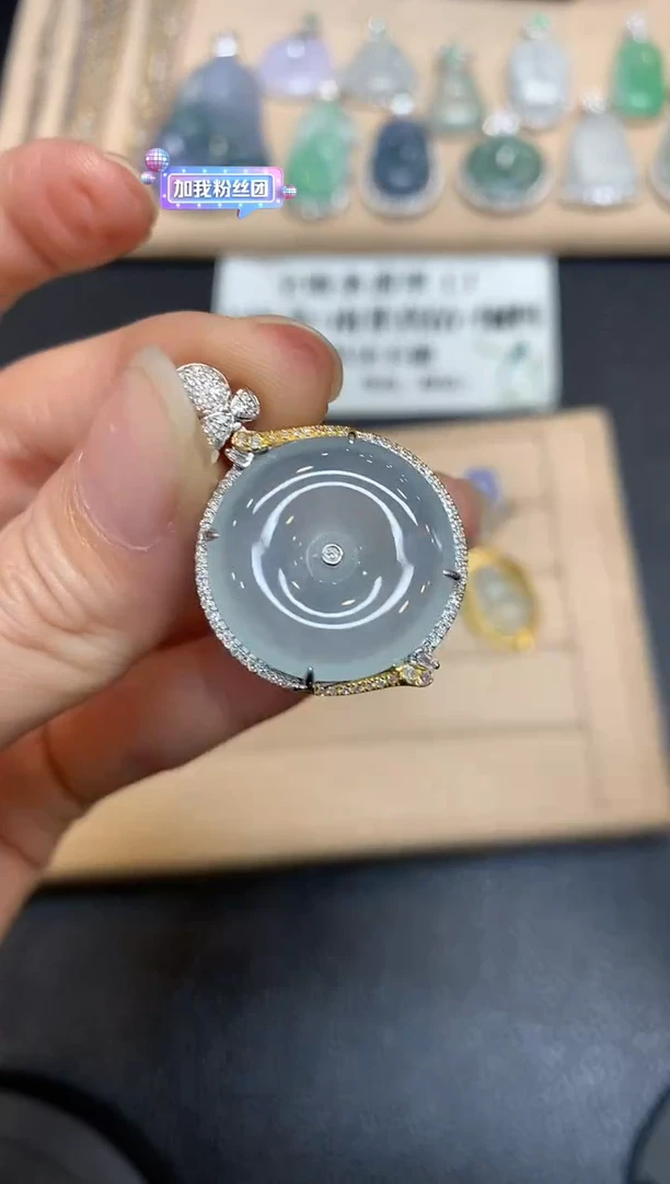 【闪购商品】翡翠颈饰18K金镶嵌平安扣【无服务费