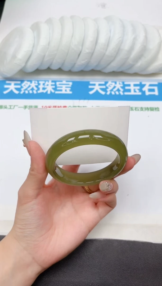 未镶嵌手镯石英质玉95-57.0