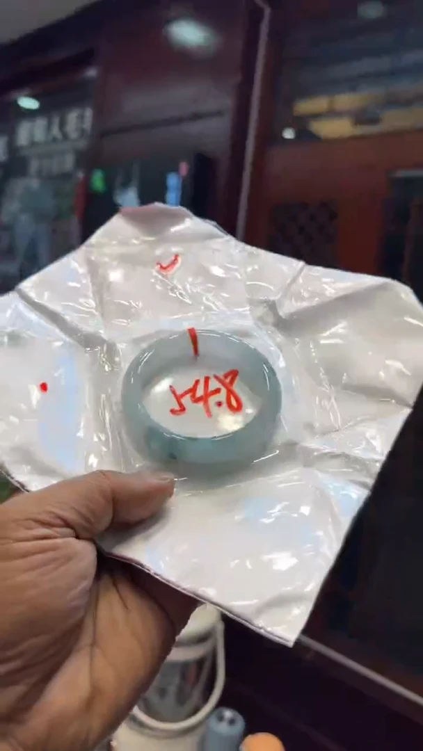 未镶嵌手镯翡翠手镯包容价