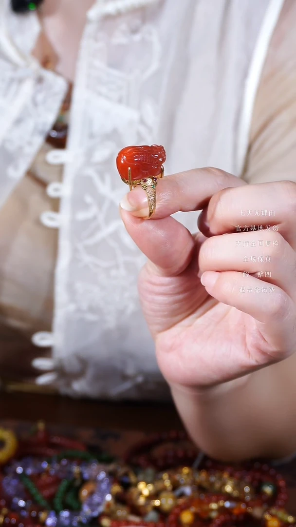 18K金镶嵌保山冰红南红玛瑙貔貅戒指